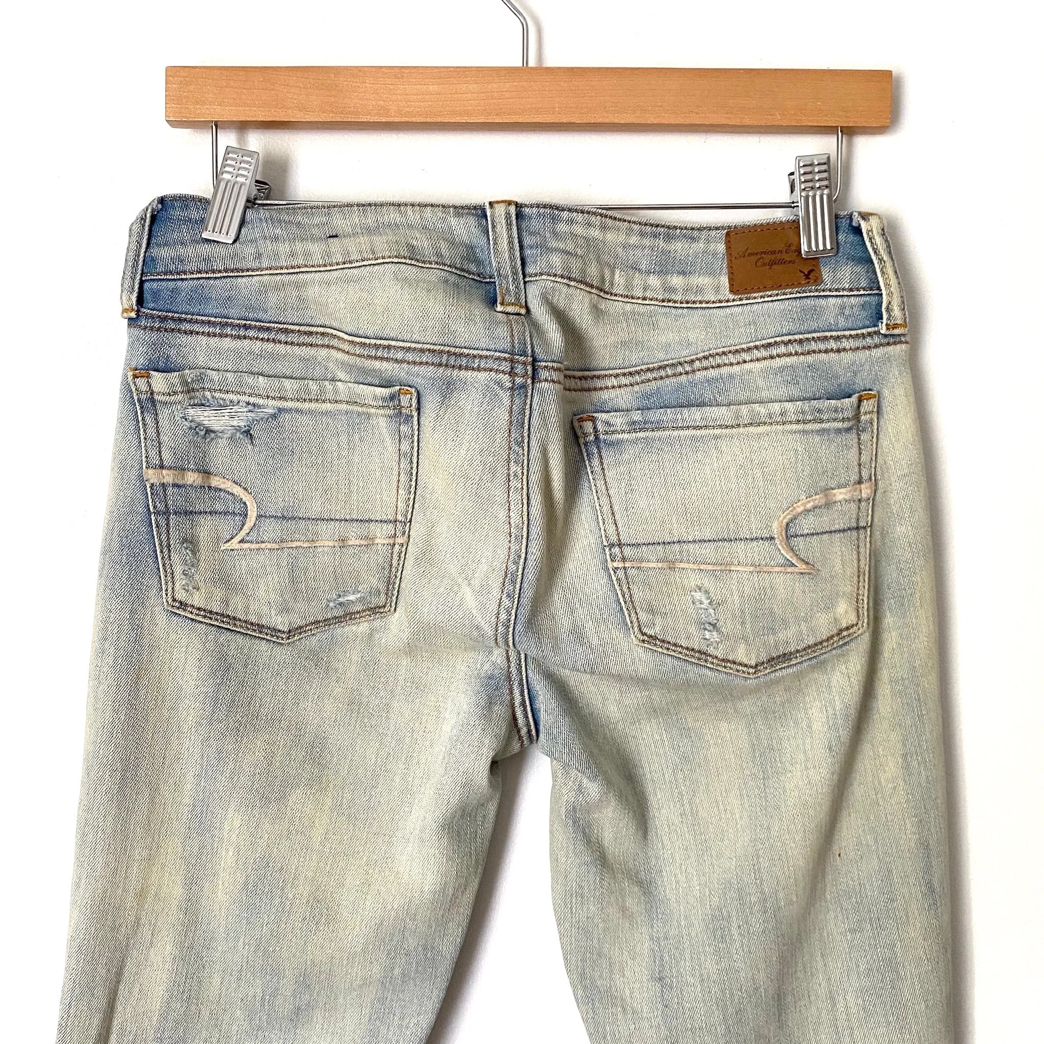 American Eagle Light Wash Stretch Distressed Skinny Jeans- Size 4 (Inseam 31" full length, not rolled)